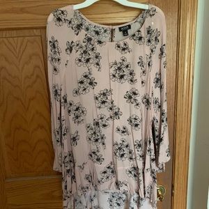 Floral flowy blouse